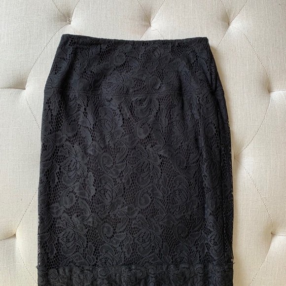 LYSSE - Black Lace Skirt - Picture 3 of 5
